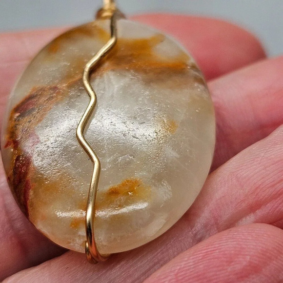 Handcrafted Onyx Pendant Oval Beige Brown Marbled Gold Tone Metal Bail Decor - Picture 3 of 8
